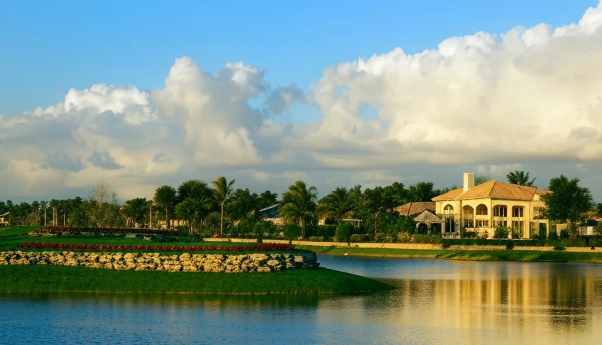 Bundled Golf Community